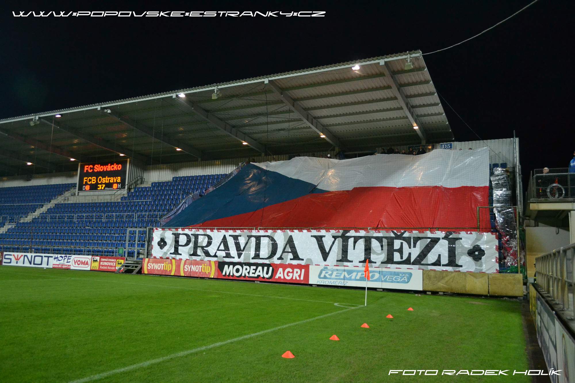 slovacko_fcb_14-15_pohar_2.jpg (303 KB)